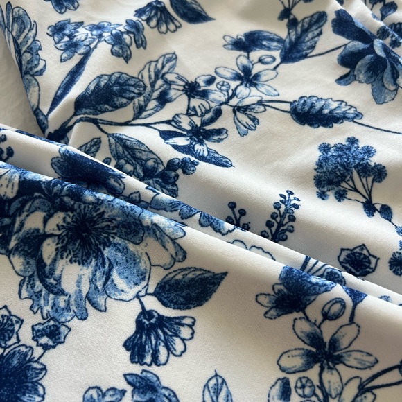 BooHoo Flower Blue & White 2 Piece Suit NWOT - Picture 3 of 8